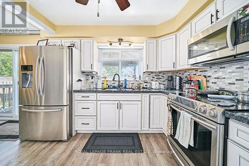 1323 Fenelon Crescent, Oshawa (Stevenson), ON - Indoor Photo Showing Kitchen With Stainless Steel Kitchen With Upgraded Kitchen