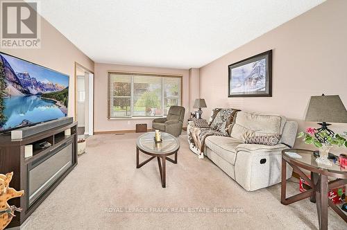1323 Fenelon Crescent, Oshawa (Stevenson), ON - Indoor Photo Showing Living Room