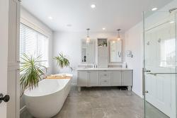 Salle de bains attenante à la CCP - 