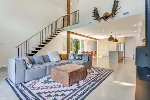 Salon - 187 Ch. Du Lac-De-L'Achigan, Saint-Hippolyte, QC - Indoor Photo Showing Other Room