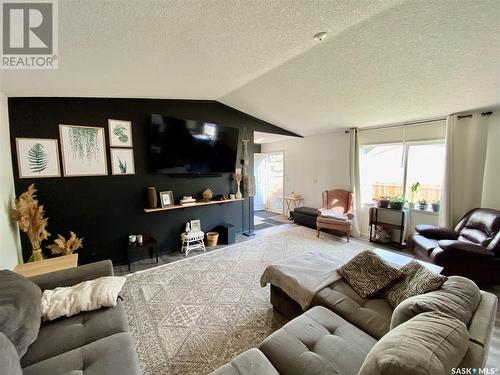 114 3 Street E, Carnduff, SK 