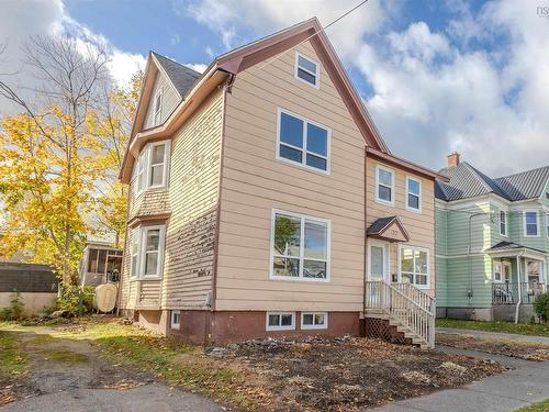 122 George Street  Sydney, NS B1P 1H8