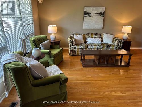 82 Terra Cotta Crescent, Brampton, ON - Indoor Photo Showing Living Room