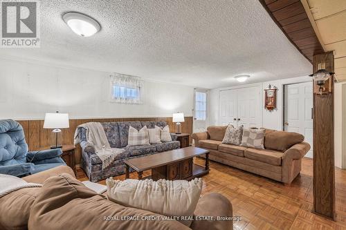 82 Terra Cotta Crescent, Brampton, ON - Indoor Photo Showing Living Room