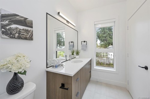 10-2330 Sooke Rd, Colwood, BC - Indoor Photo Showing Bathroom