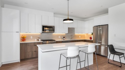 10-2330 Sooke Rd, Colwood, BC - Indoor Photo Showing Kitchen With Upgraded Kitchen