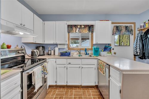 405 Grant Ave, Princeton, BC - Indoor Photo Showing Kitchen With Double Sink