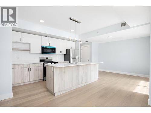 207 Royal Avenue Unit# 505, Kamloops, BC - Indoor Photo Showing Kitchen With Upgraded Kitchen