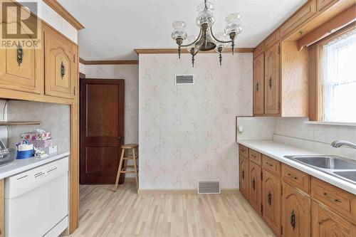 728-730 Wellington St E, Sault Ste. Marie, ON - Indoor Photo Showing Kitchen