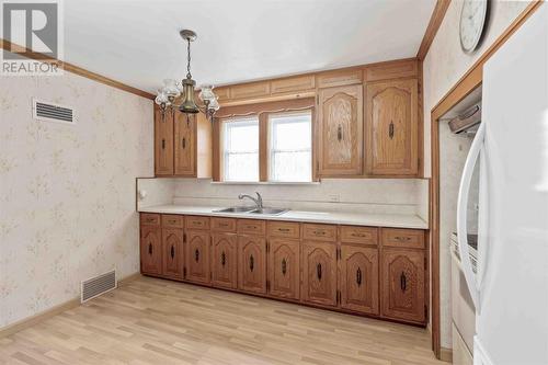 728-730 Wellington St E, Sault Ste. Marie, ON - Indoor Photo Showing Kitchen With Double Sink
