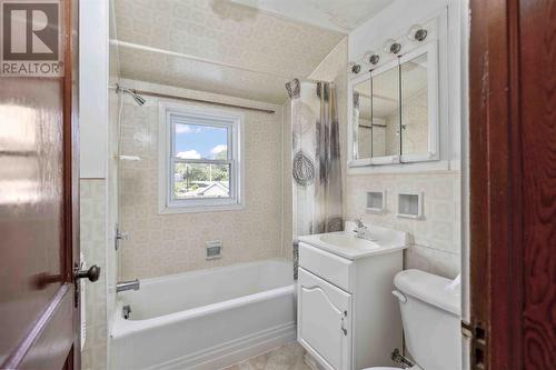 728-730 Wellington St E, Sault Ste. Marie, ON - Indoor Photo Showing Bathroom