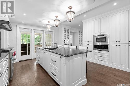 334 Saskatchewan Crescent W, Saskatoon, SK - Indoor Photo Showing Kitchen With Upgraded Kitchen