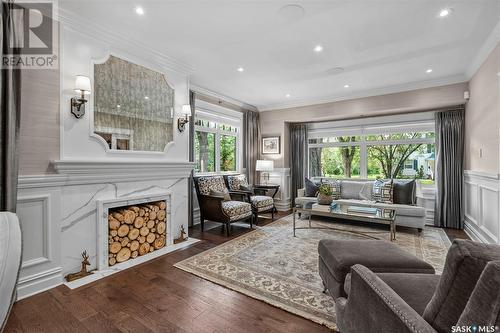 334 Saskatchewan Crescent W, Saskatoon, SK - Indoor Photo Showing Living Room