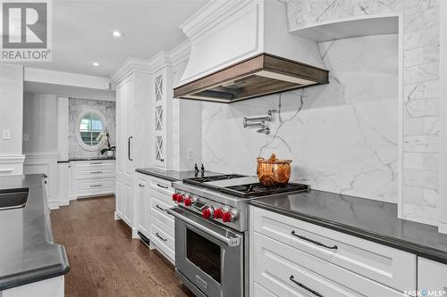 334 Saskatchewan Crescent W, Saskatoon, SK - Indoor Photo Showing Kitchen With Upgraded Kitchen
