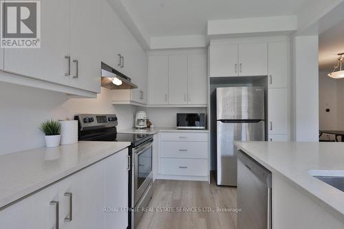 1200 Anson Gate, Oakville, ON - Indoor Photo Showing Kitchen With Stainless Steel Kitchen