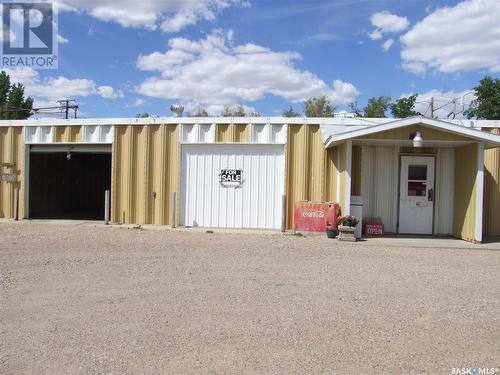 200 Railway Avenue, Fox Valley, SK 