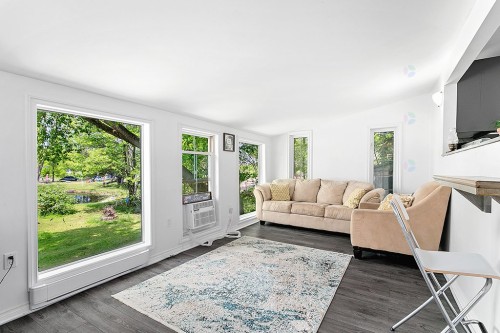 Salon - 812 Rue Victoria, Bryson, QC - Indoor Photo Showing Living Room