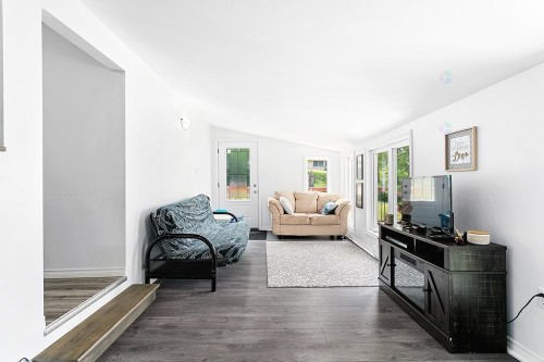 Salon - 812 Rue Victoria, Bryson, QC - Indoor Photo Showing Living Room