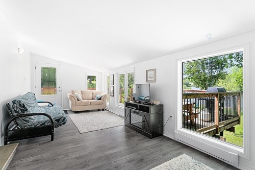 Salon - 812 Rue Victoria, Bryson, QC - Indoor Photo Showing Living Room
