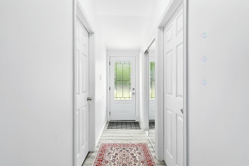Hall d'entrée/Vestibule - 812 Rue Victoria, Bryson, QC - Indoor Photo Showing Other Room