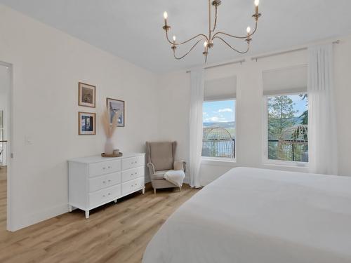 10290 Columbia Way, Vernon, BC - Indoor Photo Showing Bedroom