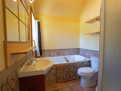 1907 Green Mountain Road, Penticton, BC - Indoor Photo Showing Bathroom