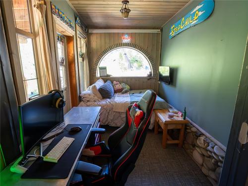1907 Green Mountain Road, Penticton, BC - Indoor Photo Showing Bedroom