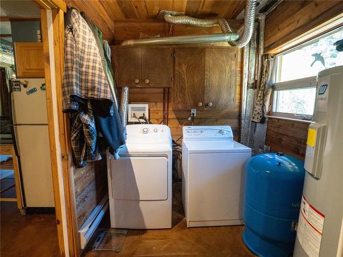 1907 Green Mountain Road, Penticton, BC - Indoor Photo Showing Laundry Room