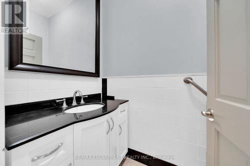 550 Beach Boulevard, Hamilton, ON - Indoor Photo Showing Bathroom