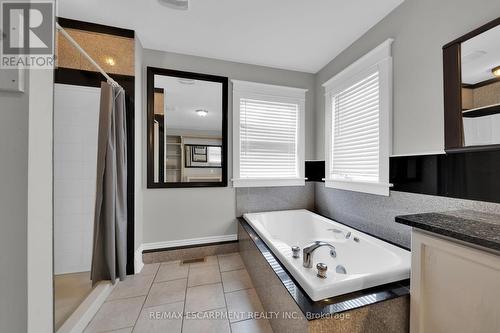 550 Beach Boulevard, Hamilton, ON - Indoor Photo Showing Bathroom