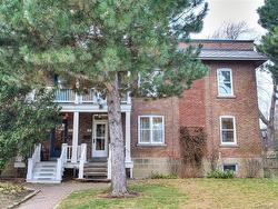 15 Av. Dobie  Mont-Royal, QC H3P 1R9