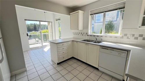 201-566 Stewart Ave, Nanaimo, BC - Indoor Photo Showing Kitchen With Double Sink