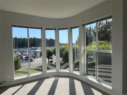 201-566 Stewart Ave, Nanaimo, BC - Indoor Photo Showing Bedroom