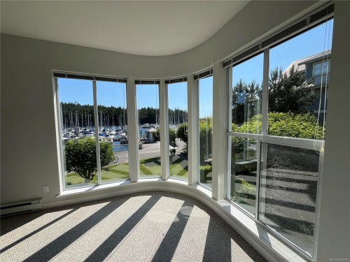 201-566 Stewart Ave, Nanaimo, BC - Indoor Photo Showing Bedroom
