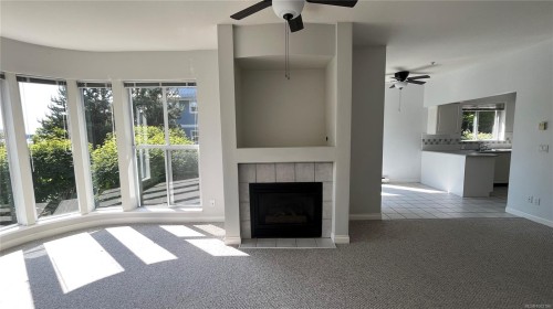 201-566 Stewart Ave, Nanaimo, BC - Indoor With Fireplace