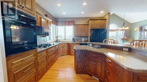 7001 253 Road, Fort St. John, BC - Indoor Photo Showing Kitchen