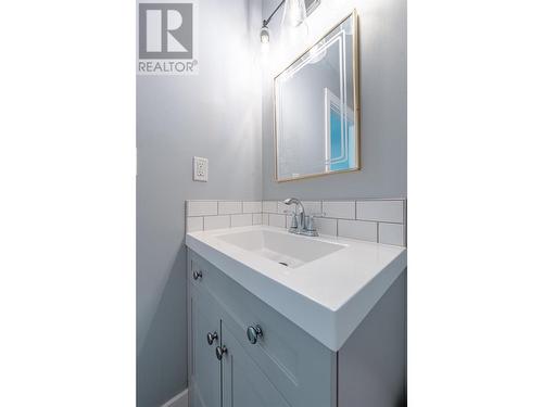 1822 A&B Maley Road, Revelstoke, BC - Indoor Photo Showing Bathroom