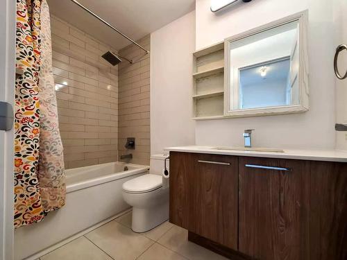 Salle de bains - 388 Av. Skaniatarati, Montréal (Lachine), QC - Indoor Photo Showing Bathroom