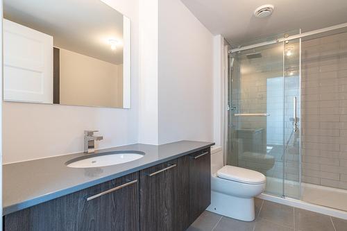 Salle de bains - 388 Av. Skaniatarati, Montréal (Lachine), QC - Indoor Photo Showing Bathroom