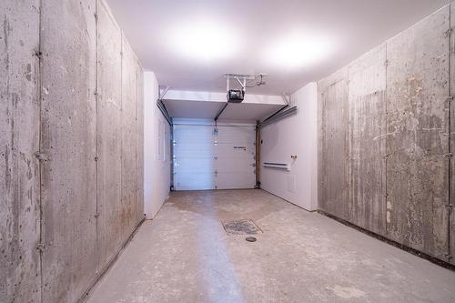 Garage - 388 Av. Skaniatarati, Montréal (Lachine), QC - Indoor Photo Showing Garage