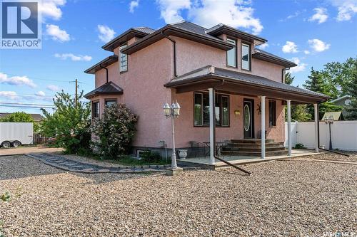 205 5th AVENUE E  Gravelbourg, SK S0H 1X0