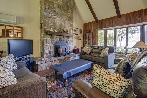 Salon - 289 Ch. Bréard, Mont-Tremblant, QC - Indoor Photo Showing Living Room With Fireplace