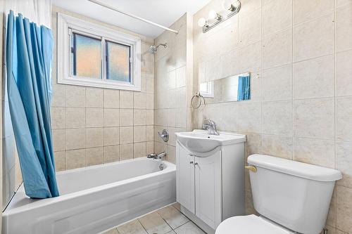 Bathroom - 8040 Av. Bloomfield, Montréal (Villeray/Saint-Michel/Parc-Extension), QC - Indoor Photo Showing Bathroom