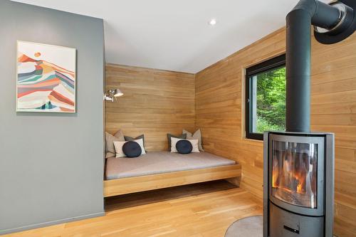 Salon - 13-93 Ch. De La Trinité, Lac-Supérieur, QC - Indoor