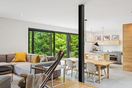 Salon - 13-93 Ch. De La Trinité, Lac-Supérieur, QC - Indoor Photo Showing Living Room