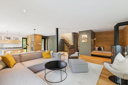 Salon - 13-93 Ch. De La Trinité, Lac-Supérieur, QC - Indoor Photo Showing Living Room