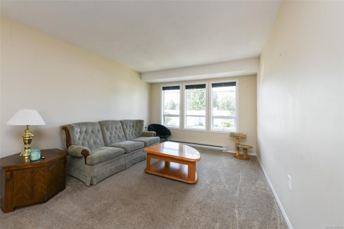 A-2258 Tull Ave, Courtenay, BC - Indoor Photo Showing Living Room