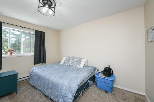 A-2258 Tull Ave, Courtenay, BC - Indoor Photo Showing Bedroom