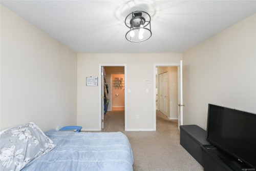 A-2258 Tull Ave, Courtenay, BC - Indoor Photo Showing Bedroom