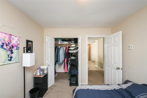 A-2258 Tull Ave, Courtenay, BC - Indoor Photo Showing Bedroom